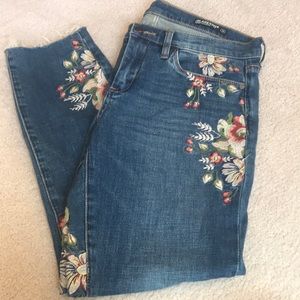 BLANKNYC Floral Embroidery Jeans